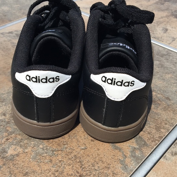 SOLD!!! Adidas sneakers black/white Size 2 youth - Picture 3 of 6